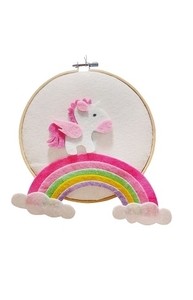 Аппликация из текстильных деталей на пяльцах «Пони на радуге»